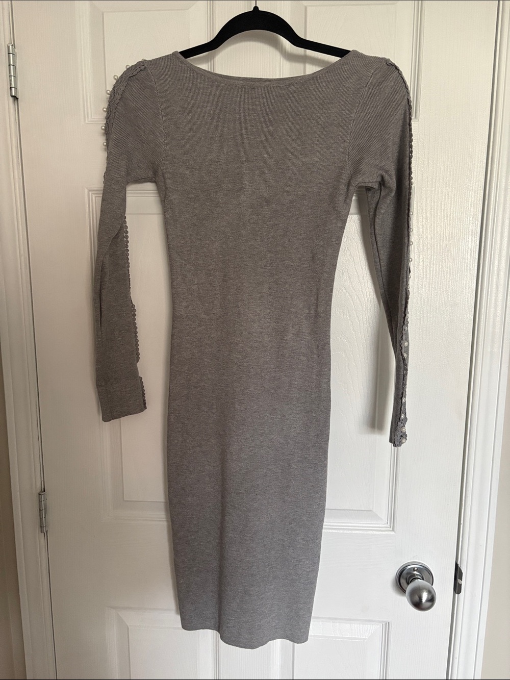 Gray Long-Sleeve Knit Bodycon Dress with Pearly Lace Detail on Sleeves - S/M